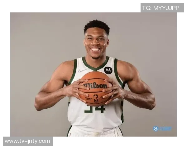 字母哥展望新赛季球队潜力称能打快节奏篮球防守将显著提升