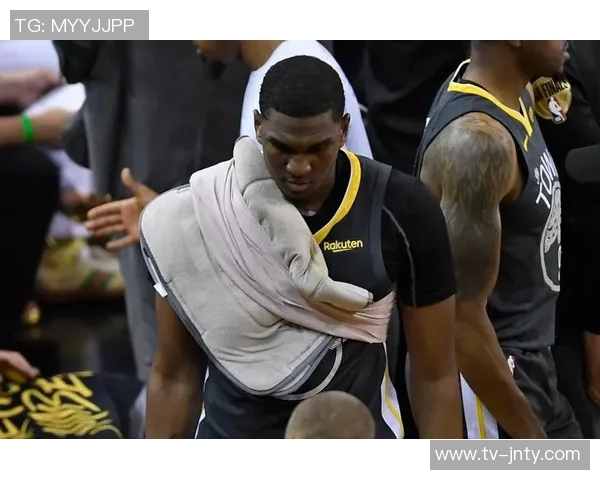 鲁尼醉酒挑战拳王卡尔扎吉一拳击中肋骨引发关注