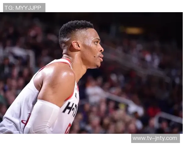 梅里尔半场表现出色三分球命中率高达60贡献10分2篮板1助攻