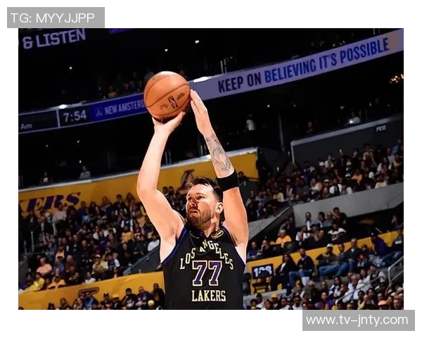 东契奇谈球队开局表现强调努力与领导力詹姆斯的榜样作用